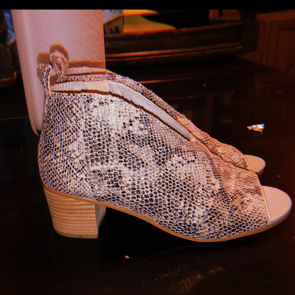 Heels - Picture 2 of 2